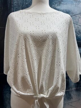 Caution To The Wind White Eyelet Tie-Front Spring Top Size SM White